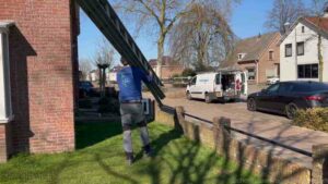 Schoorsteen onderhoud Nieuwegein ladder bus